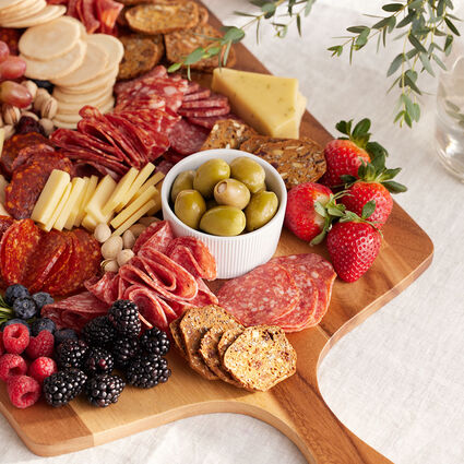https://www.worldmarket.com/dw/image/v2/BJWT_PRD/on/demandware.static/-/Sites-World_Market-Library/default/dw81bc2d43/InspirationFolder/Ideas_&_Tips/Entertaining/How_To_Build_A_Charcuterie_Board/3-charcuterie-boards-836.jpg?sw=425&sfrm=jpg
