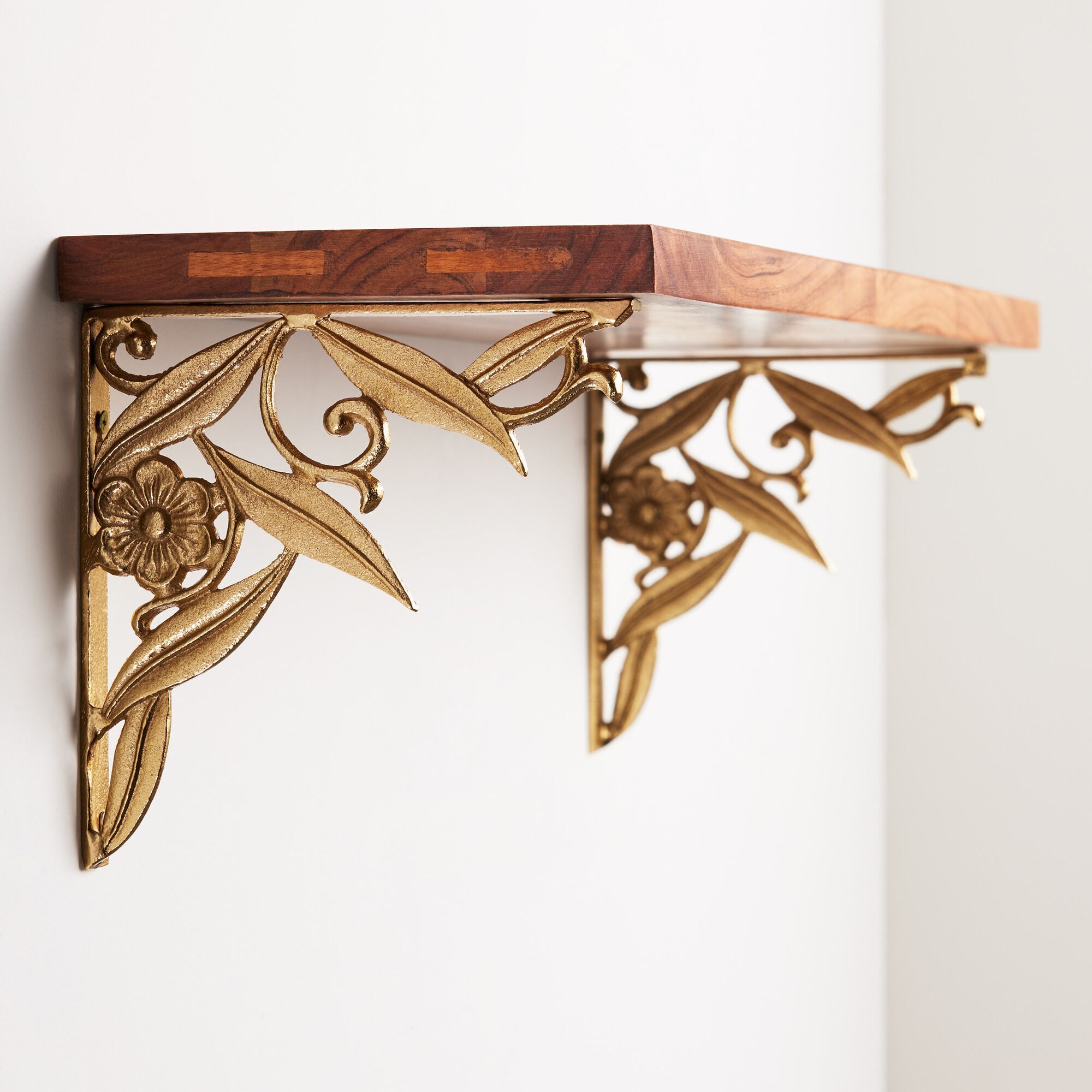 Gold shelf top