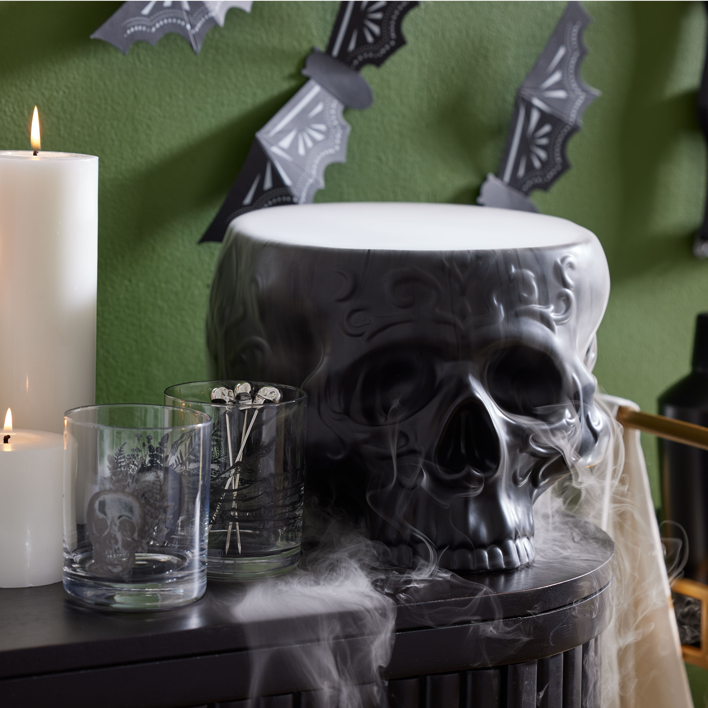 Black Ceramic Skull Beverage Party Tub image number 1
