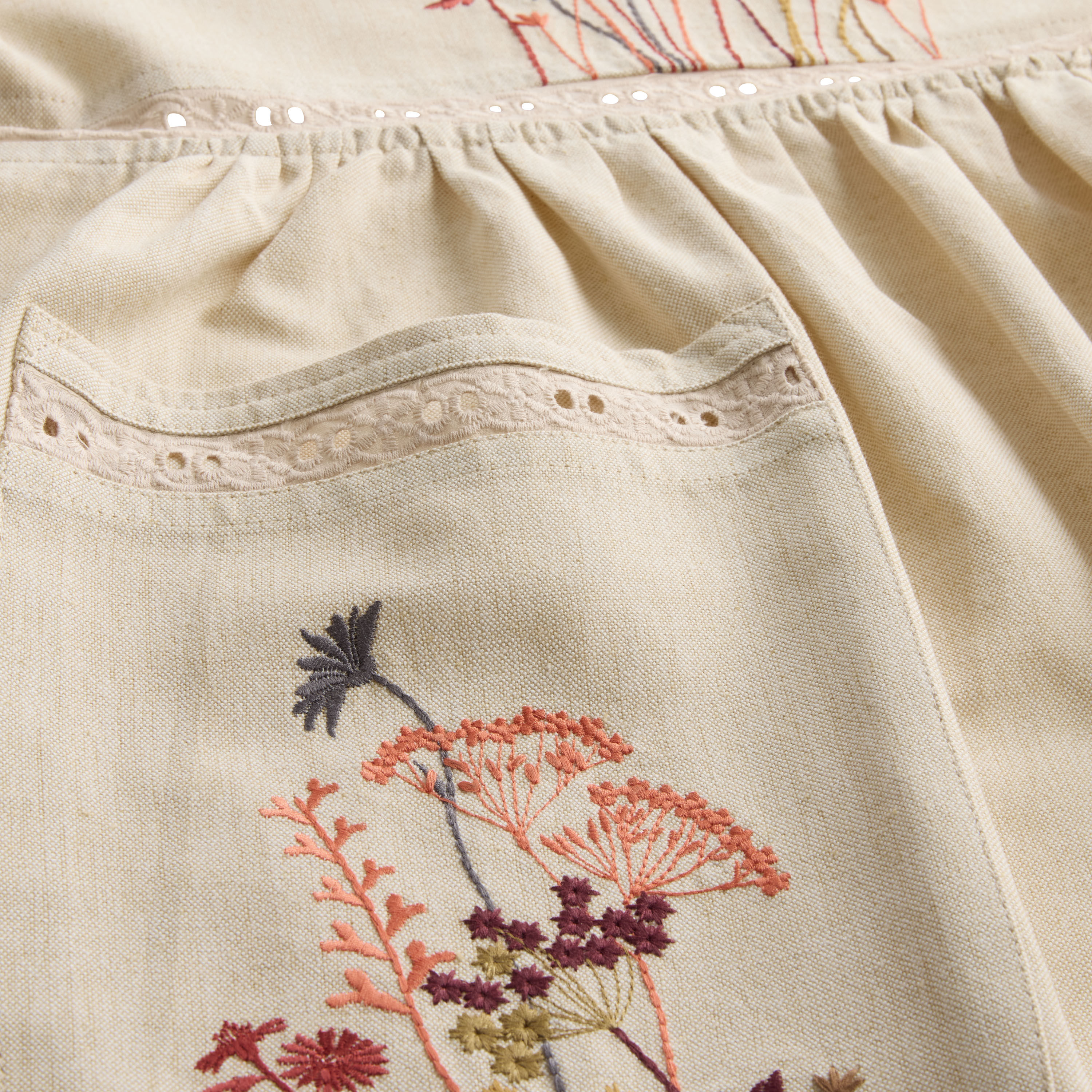 Oatmeal Embroidered Warm Botanical Apron image number 2