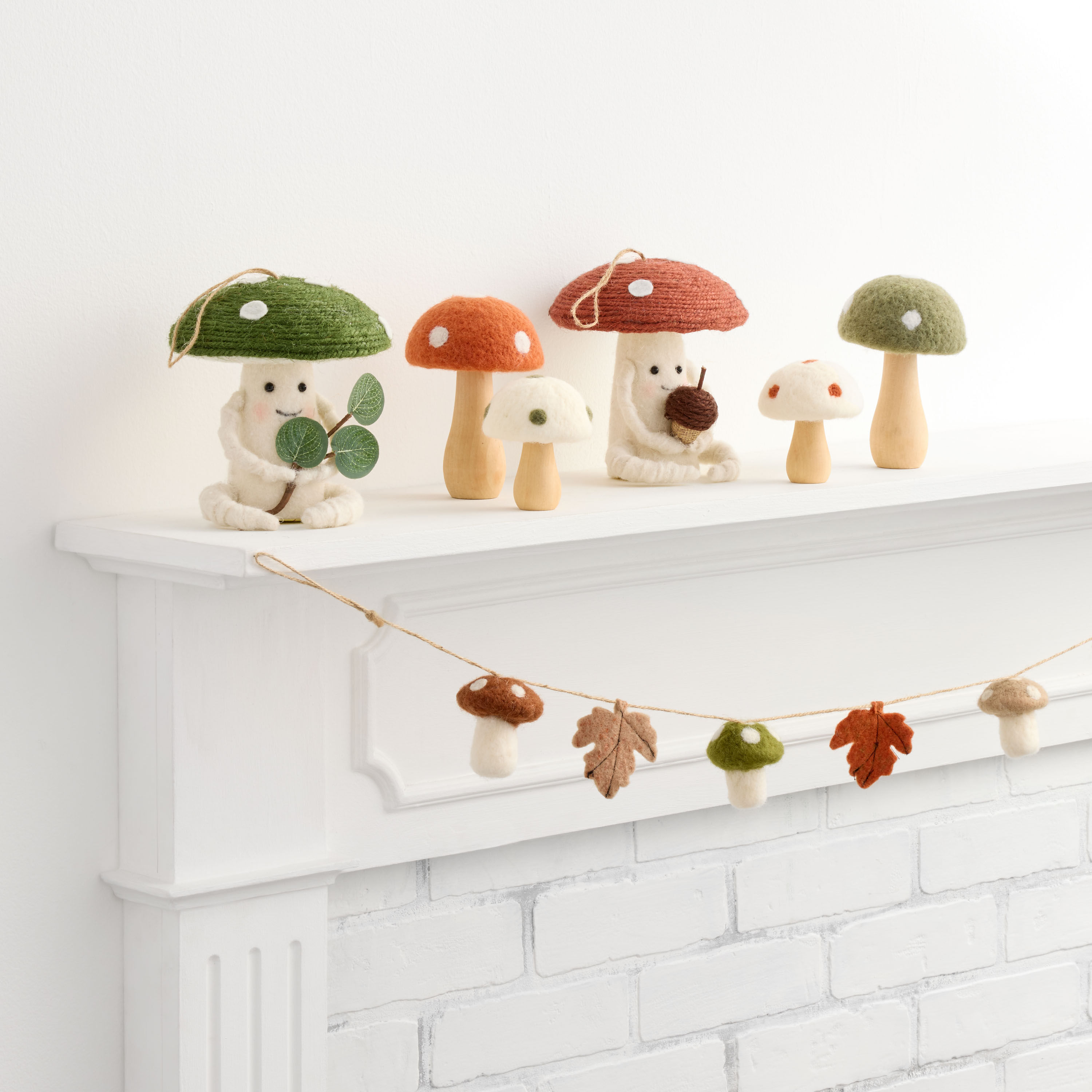 Wool Mushroom and Leaf Garland image number 2