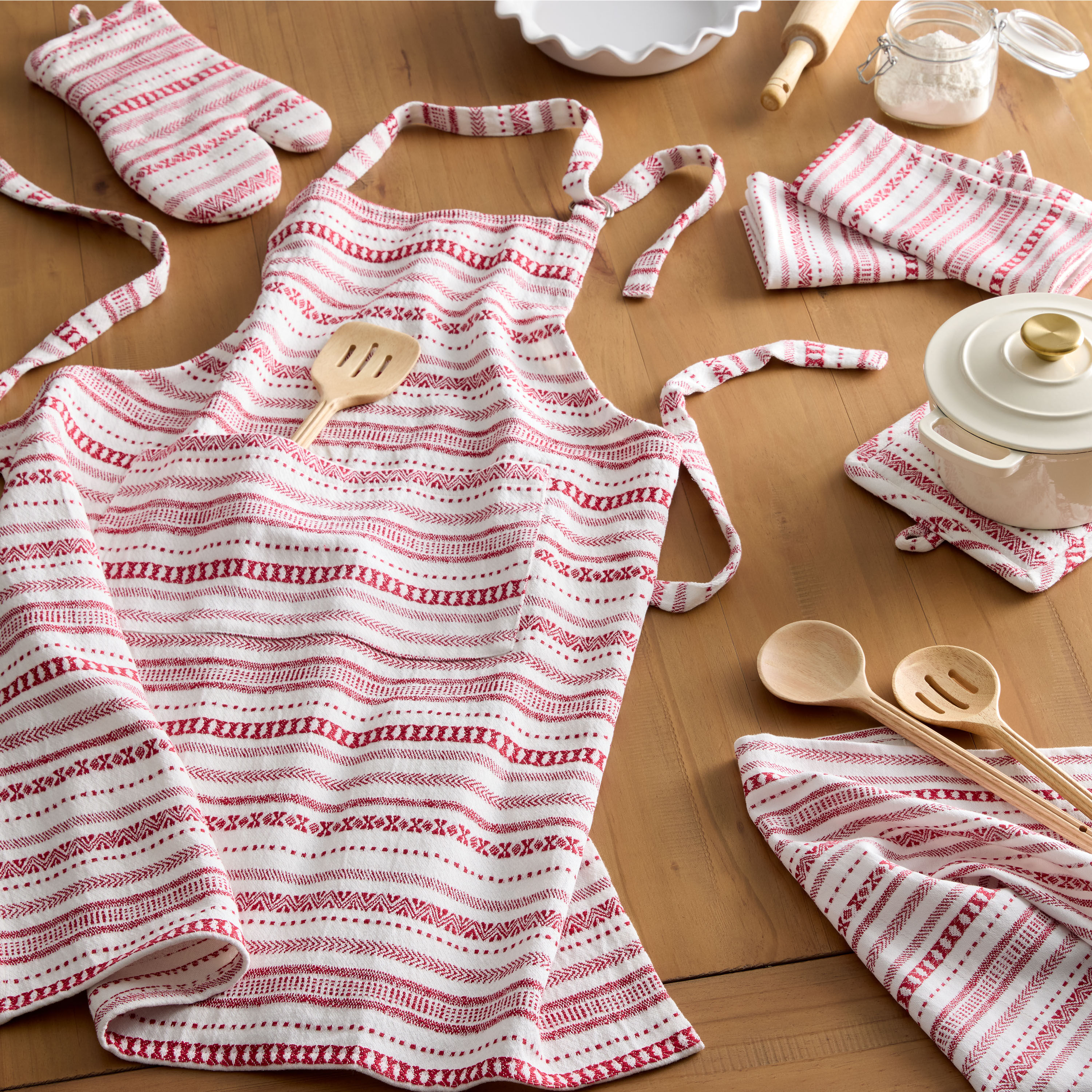 White and Red Fair Isle Jacquard Tablecloth image number 1