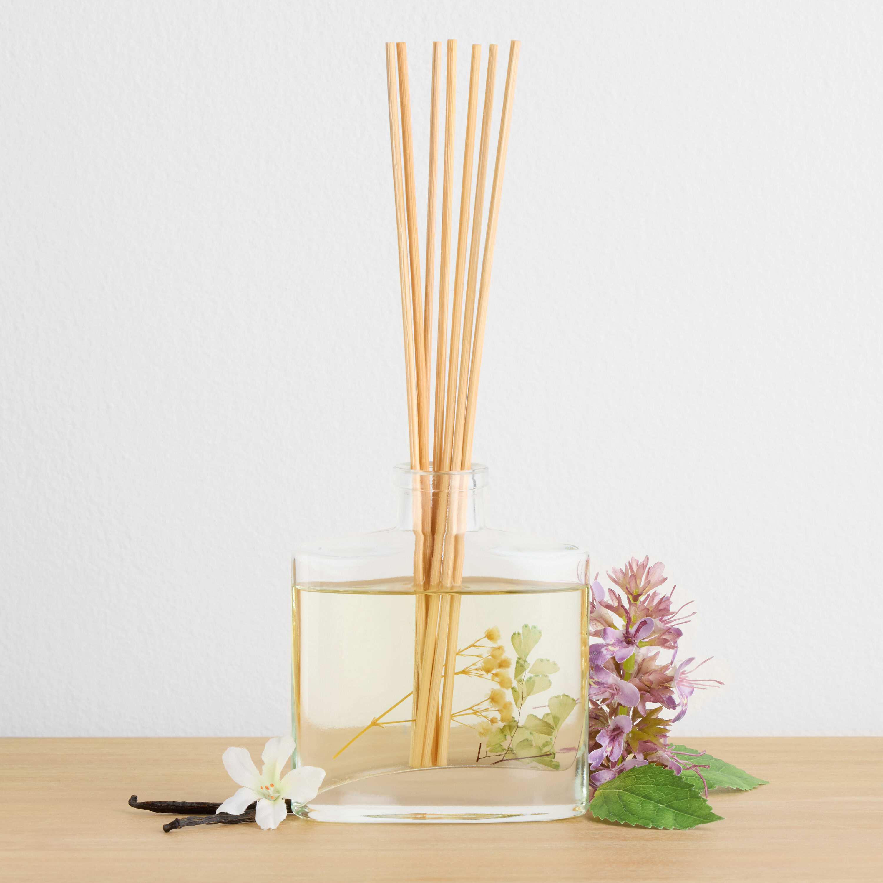 Amazon.com: P.F. Candle Co. Teakwood & Tobacco Classic