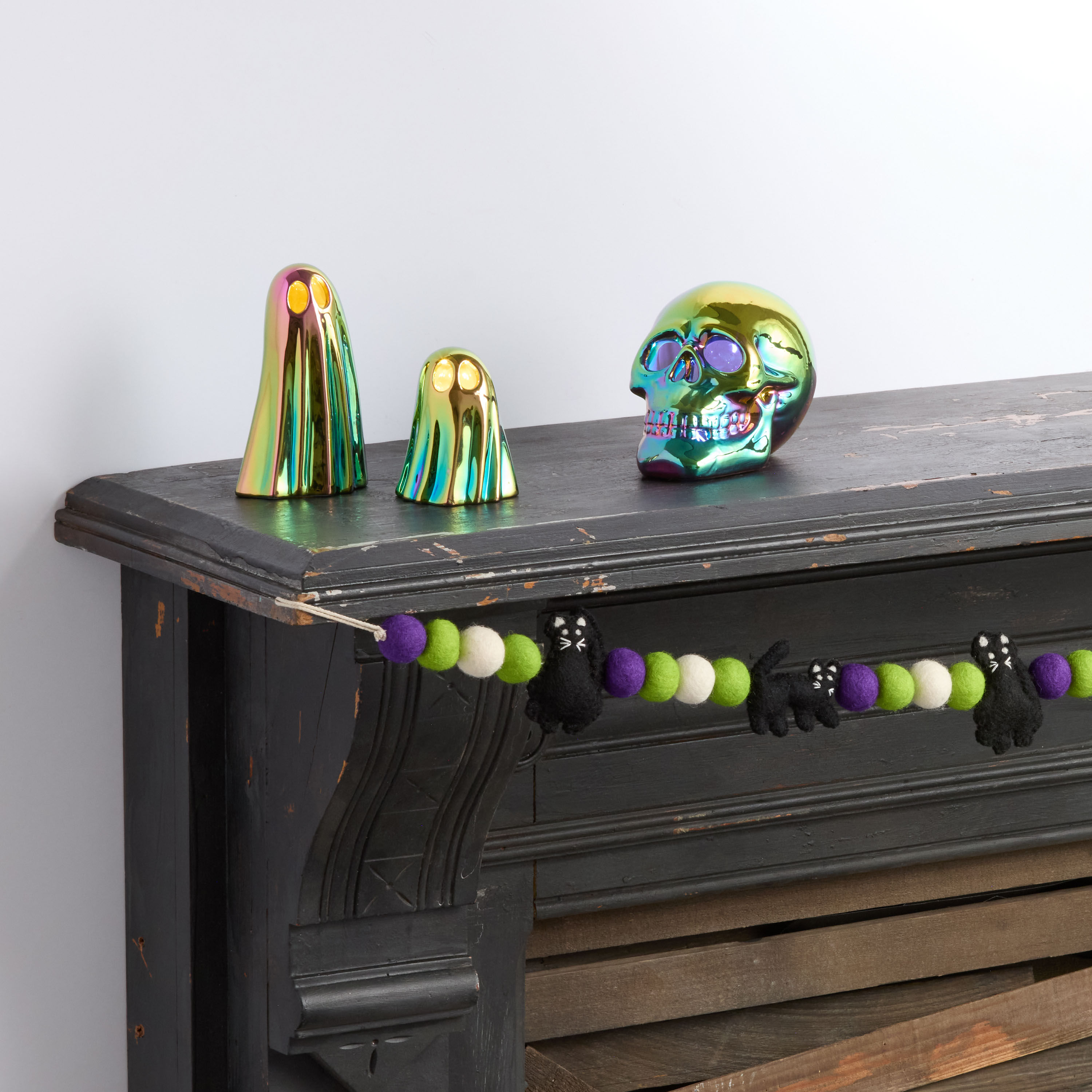 Iridescent Ceramic Skull LED Light Up Decor image number 6