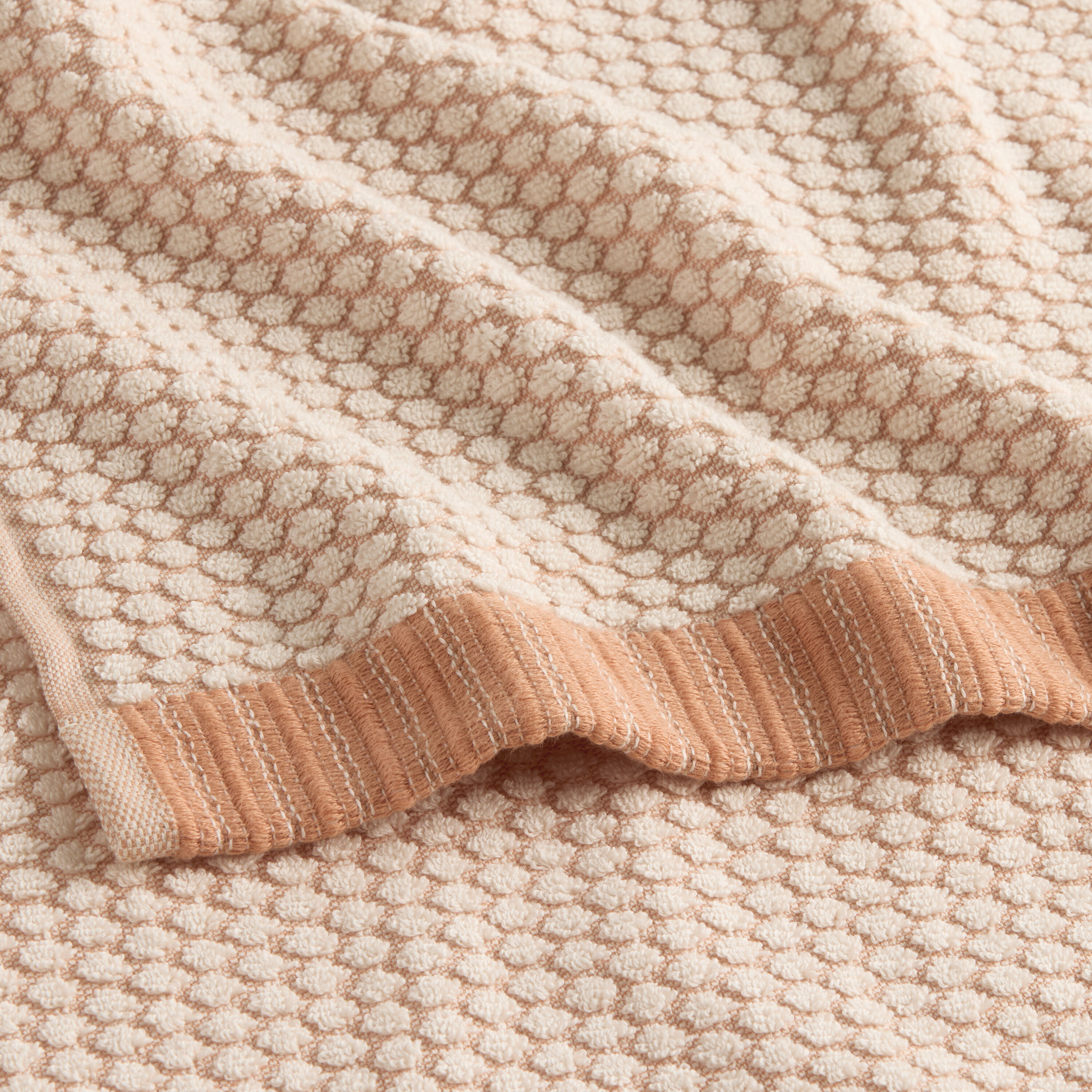 Allegra Ivory Sculpted Dot Bath Towel image number 3