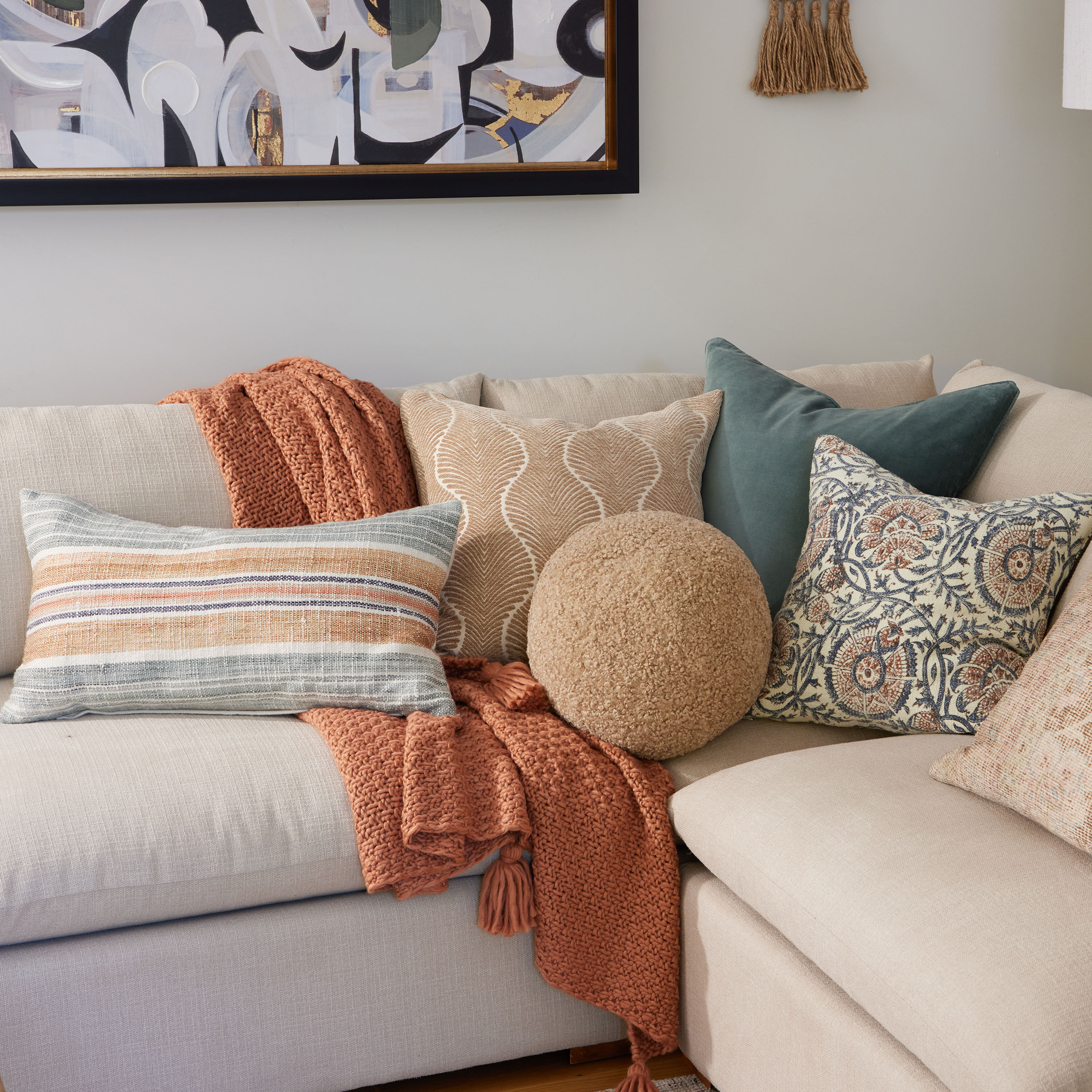 Throw pillows for taupe couch deals
