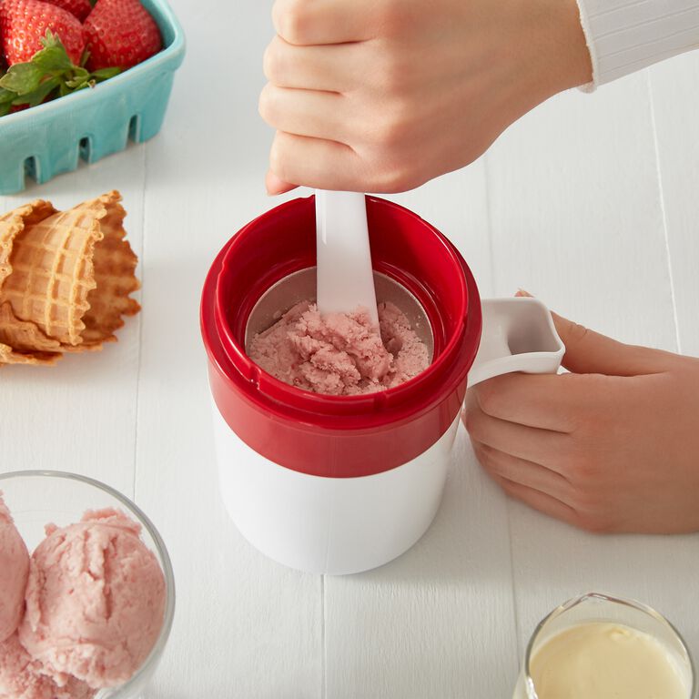 Testing a Gadget: The My Pint Ice Cream Maker from Dash 
