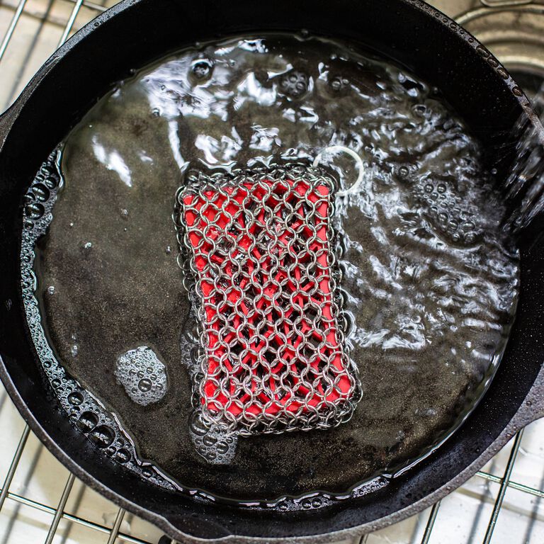 Lodge Cast Iron - ChainMail Scrubbing Pad / perfect for cleaning cast iron  pans