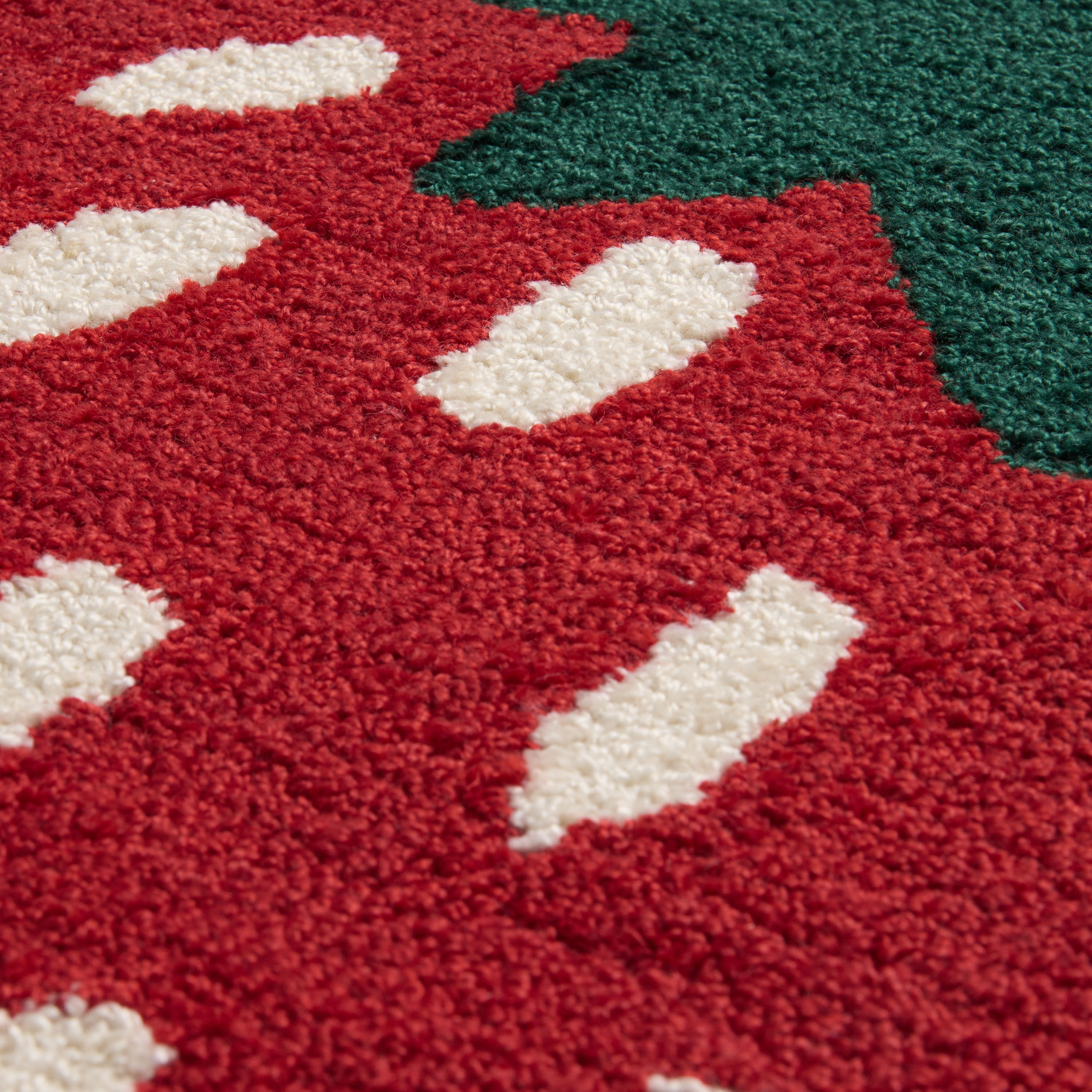 Red Strawberry Shaped Hand Hooked Indoor Outdoor Rug image number 2
