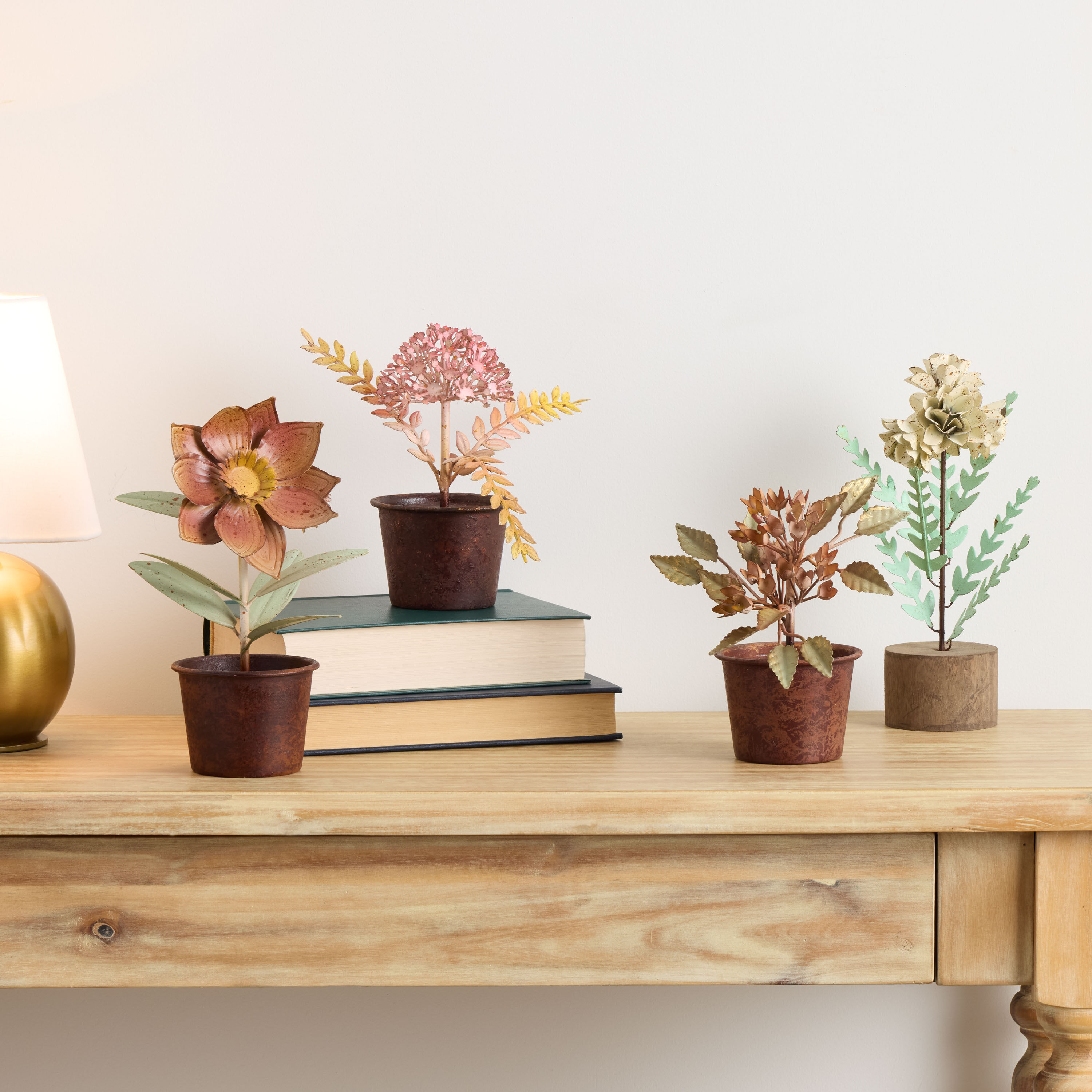 Cream Speckled Metal Potted Flower Tabletop Decor image number 1