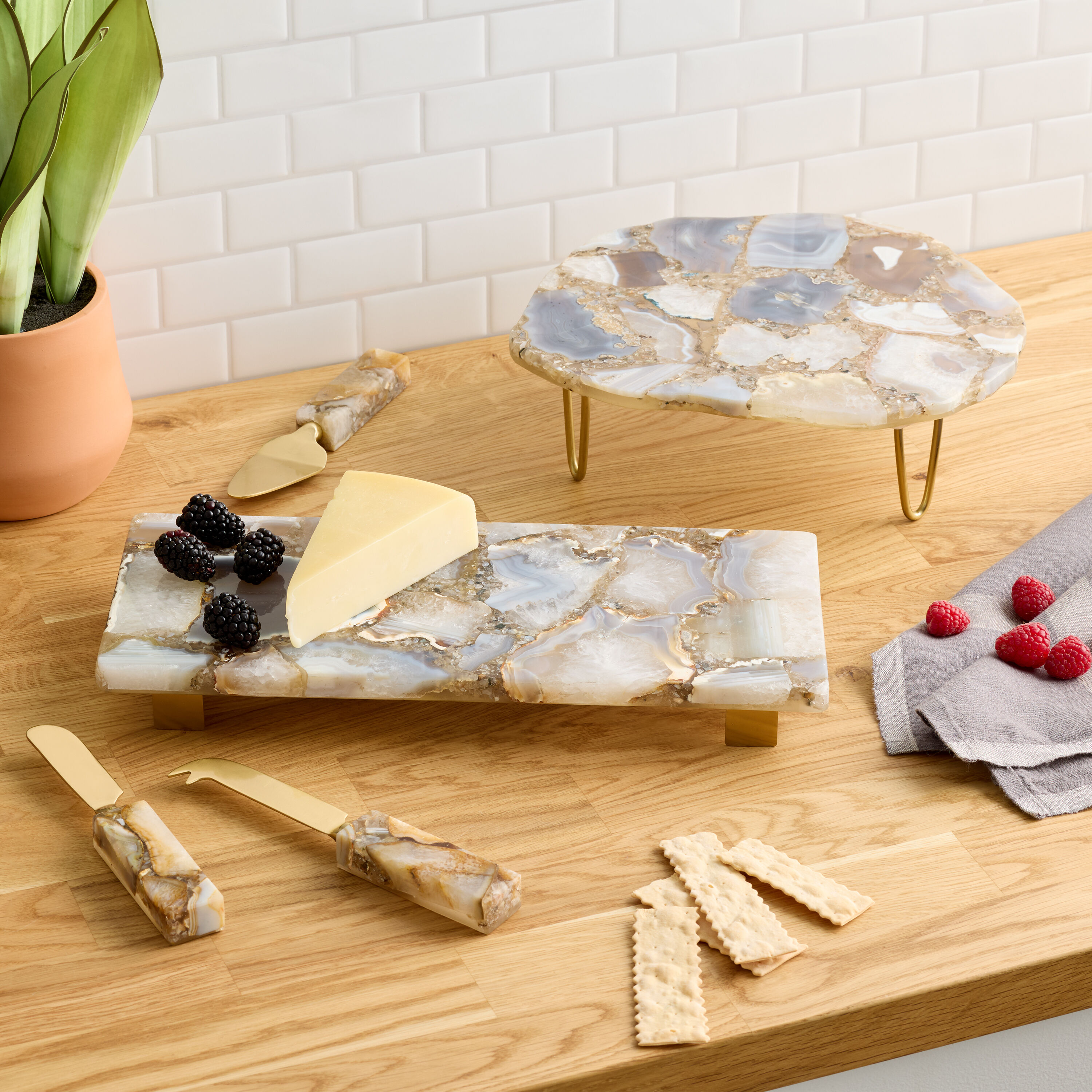 Semiprecious Agate and Gold Metal Serveware Collection image number 0